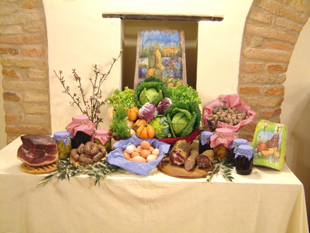 Agriturismo Il Casale Morrovalle Bagian luar foto